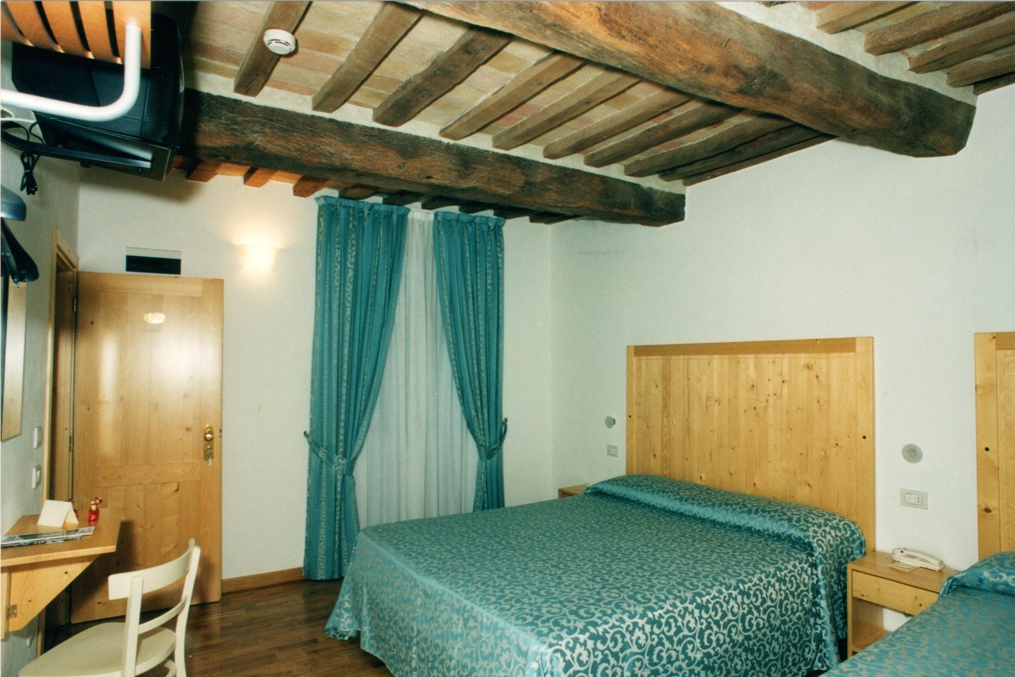 Hotel Tre Ceri Gubbio Dış mekan fotoğraf