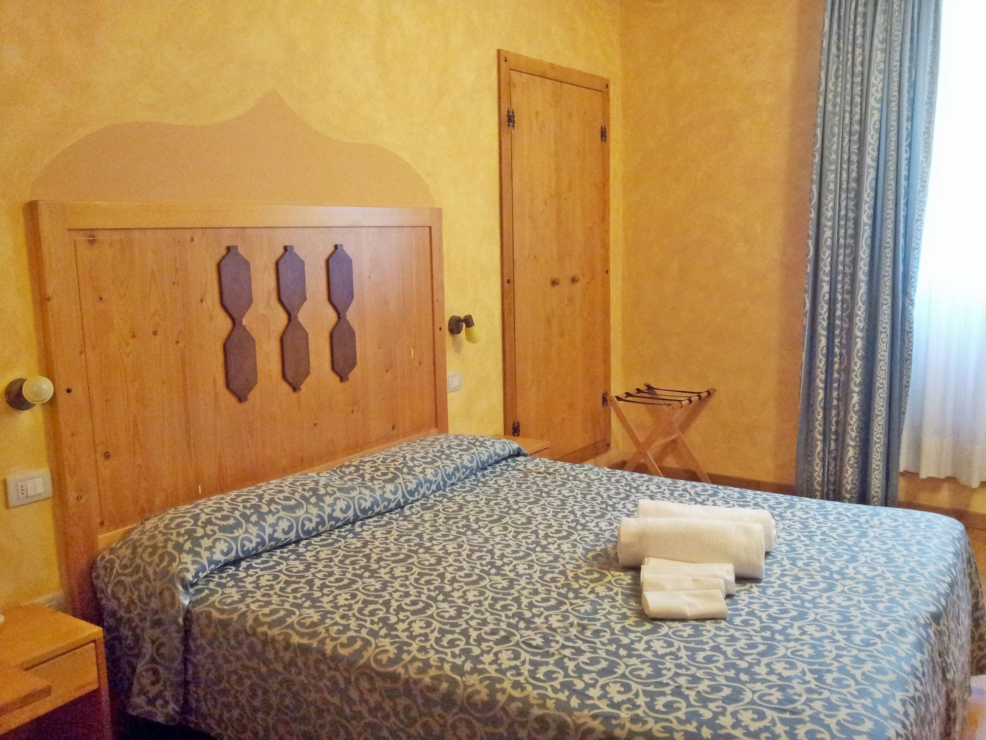 Hotel Tre Ceri Gubbio Dış mekan fotoğraf