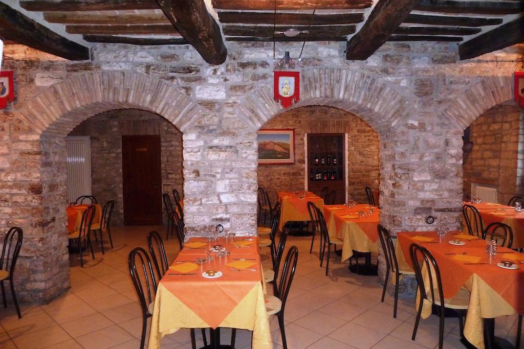 Hotel Tre Ceri Gubbio Dış mekan fotoğraf