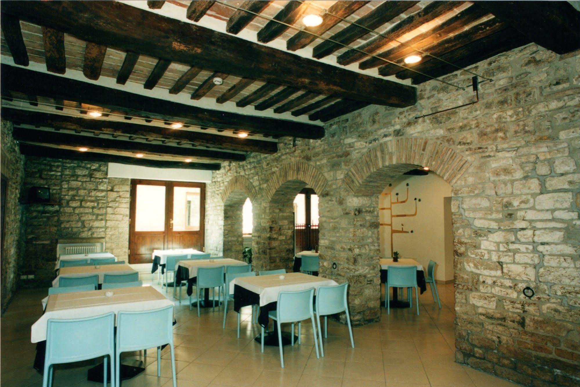 Hotel Tre Ceri Gubbio Dış mekan fotoğraf